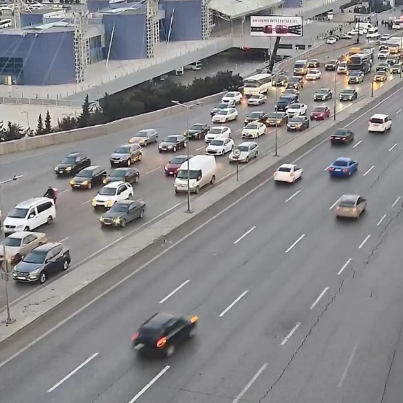 DİQQƏT: Bu yollarda tıxac var