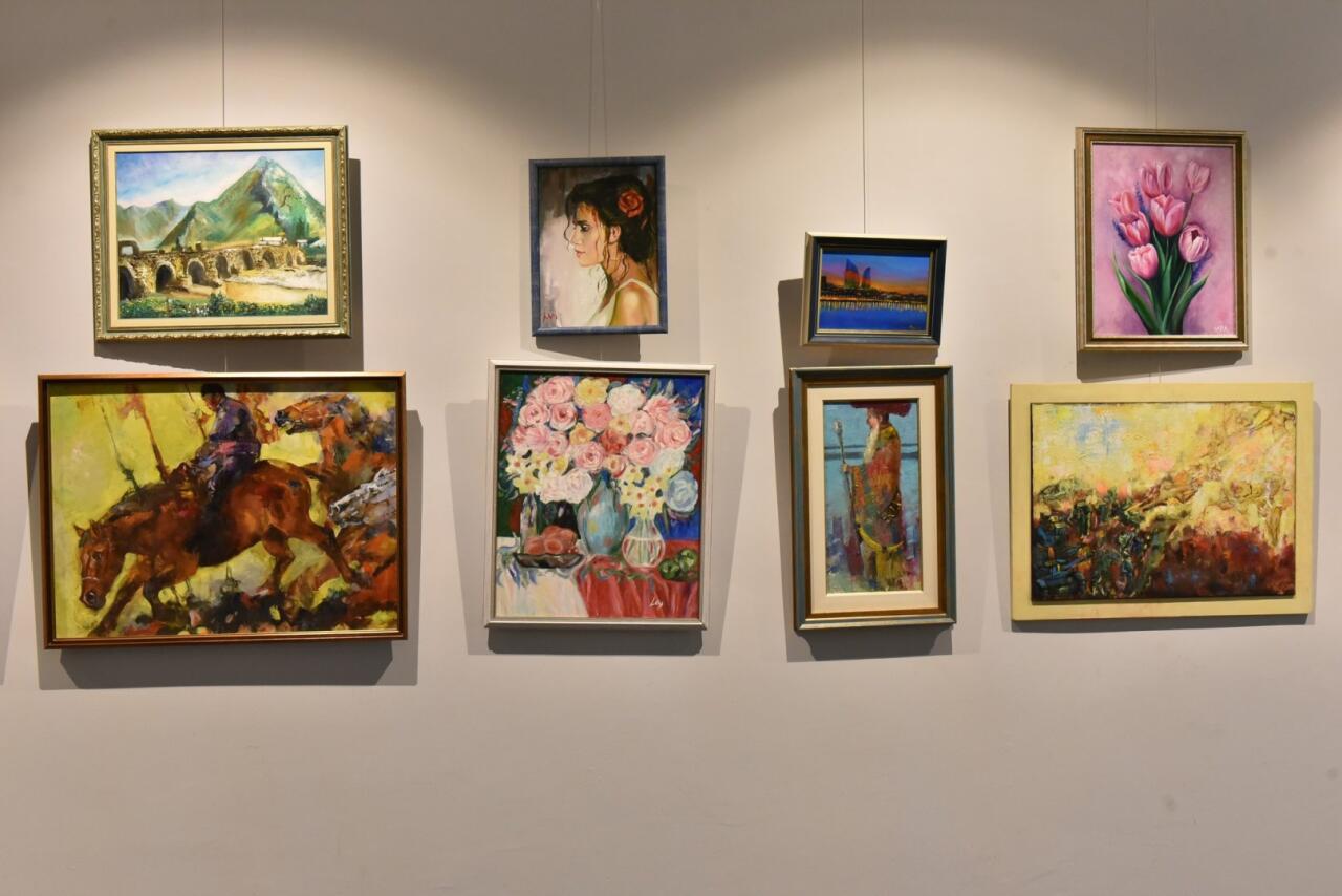 В Баку показали как вести разговор с окружающей реальностью