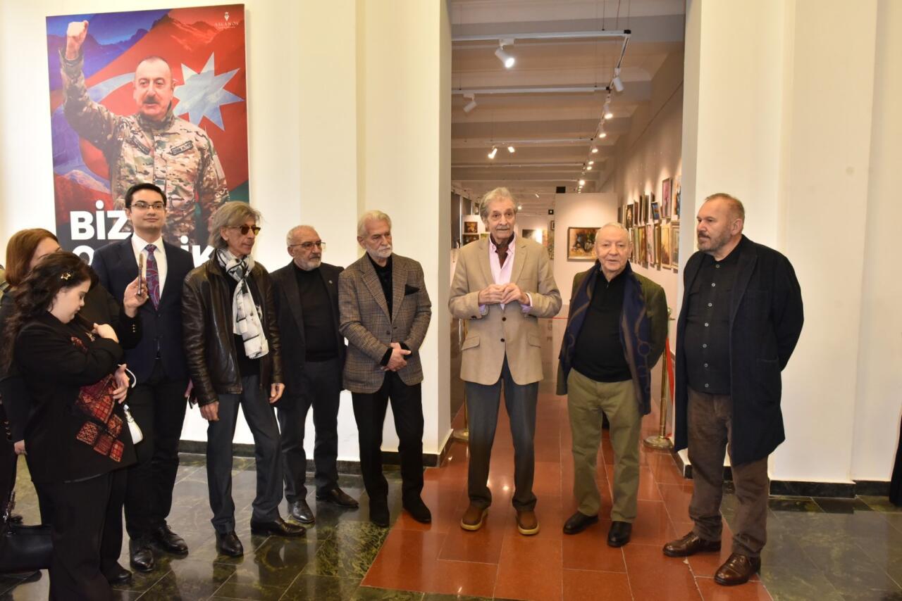 В Баку показали как вести разговор с окружающей реальностью