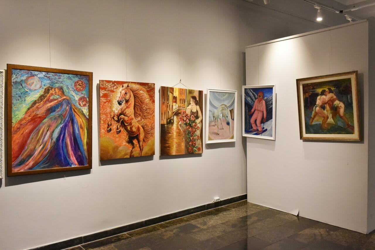 В Баку показали как вести разговор с окружающей реальностью