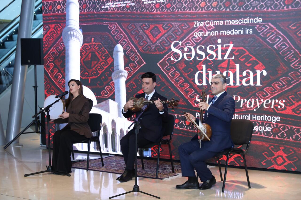 Уникальная экспозиция в Баку - экземпляры Корана, редких рукописных книг, ковров, металла…