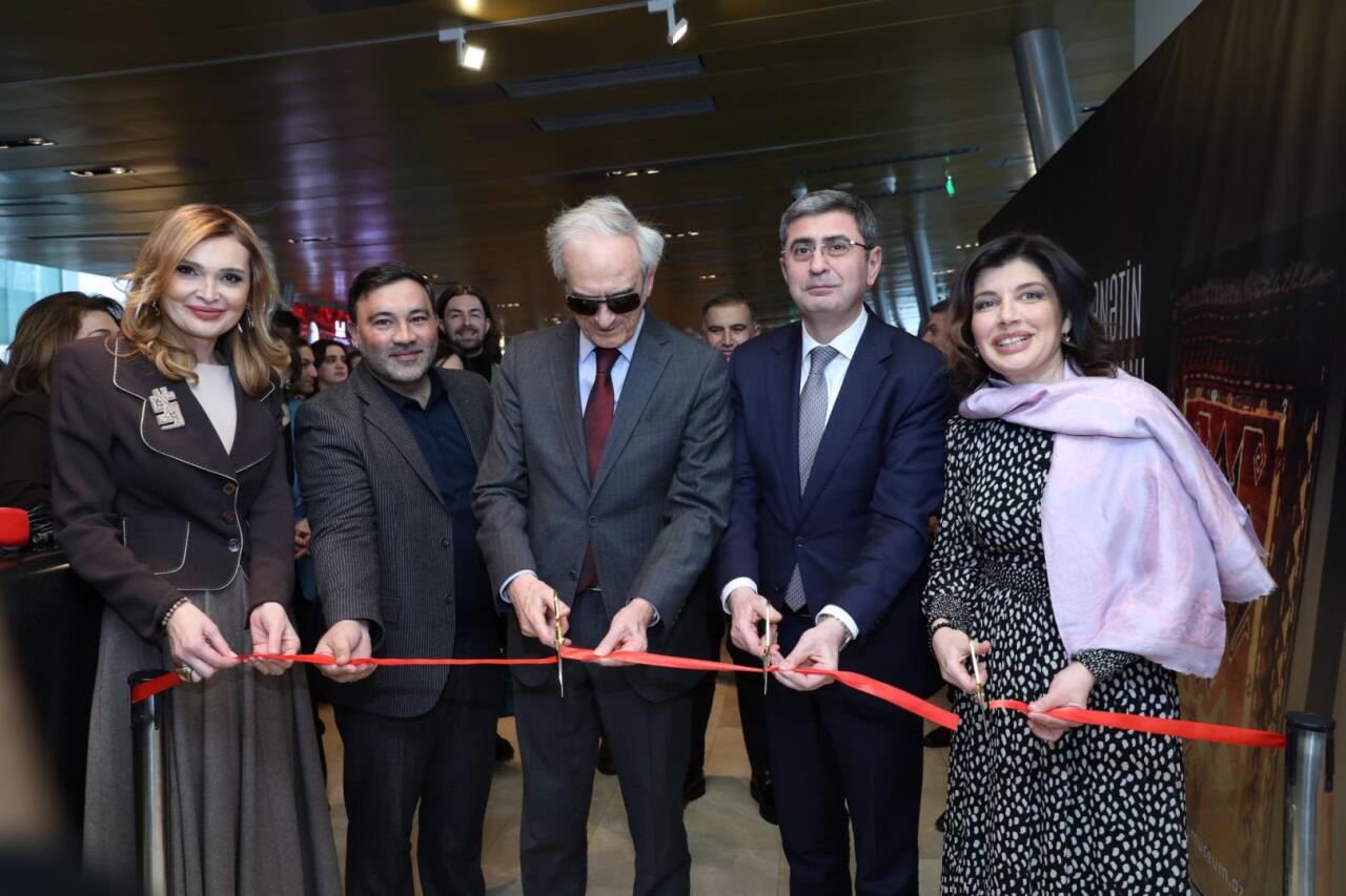 Уникальная экспозиция в Баку - экземпляры Корана, редких рукописных книг, ковров, металла…