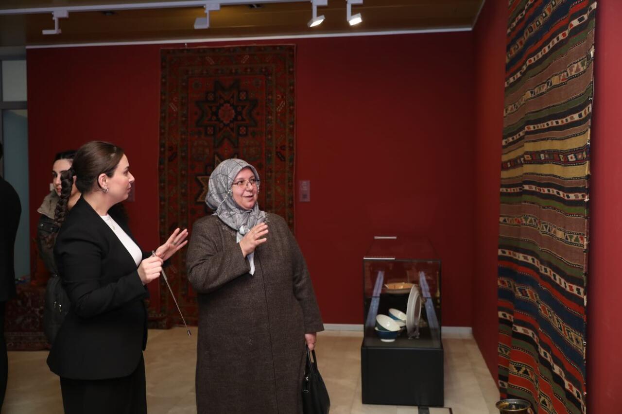 Уникальная экспозиция в Баку - экземпляры Корана, редких рукописных книг, ковров, металла…