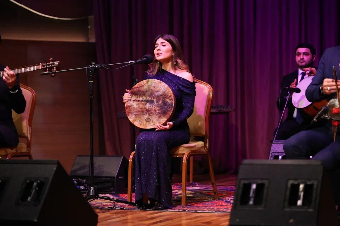 Азербайджанские красавицы: Вселенная свободы и импровизации