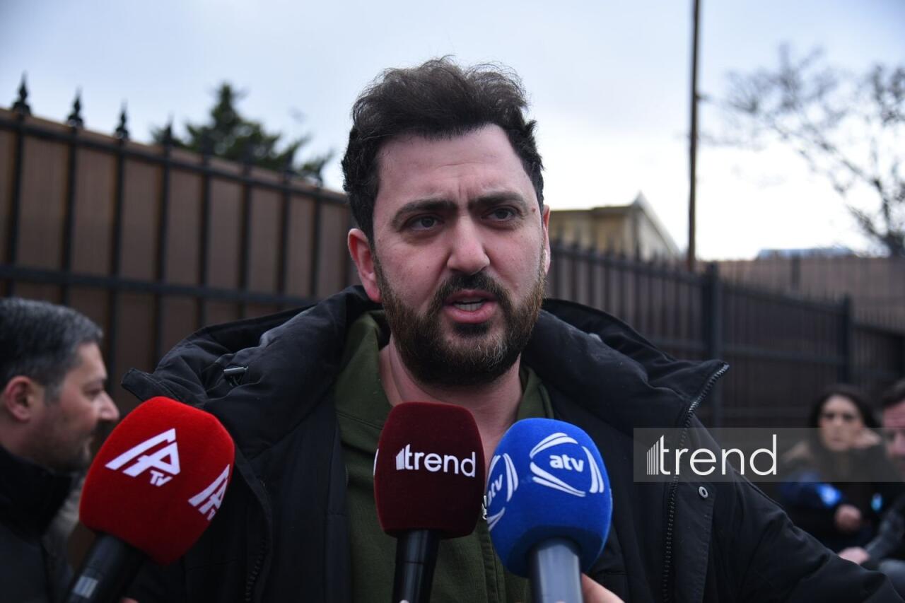 Güllələnmə hadisəsi baş verən liseyin qarşısındakı son vəziyyət