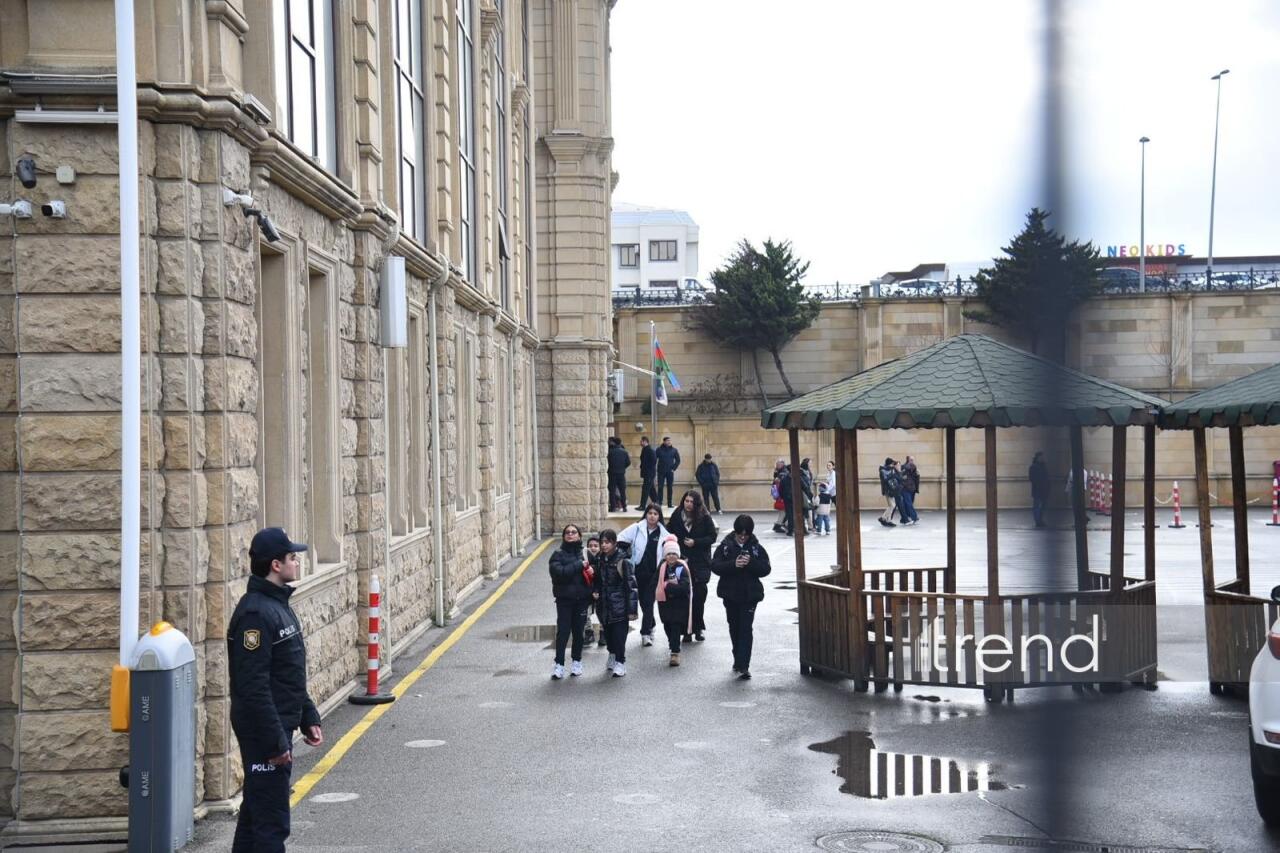 В одном из лицеев Баку ученик выстрелил в учителя