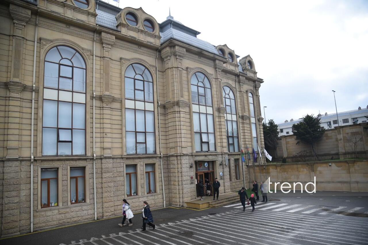 В одном из лицеев Баку ученик выстрелил в учителя