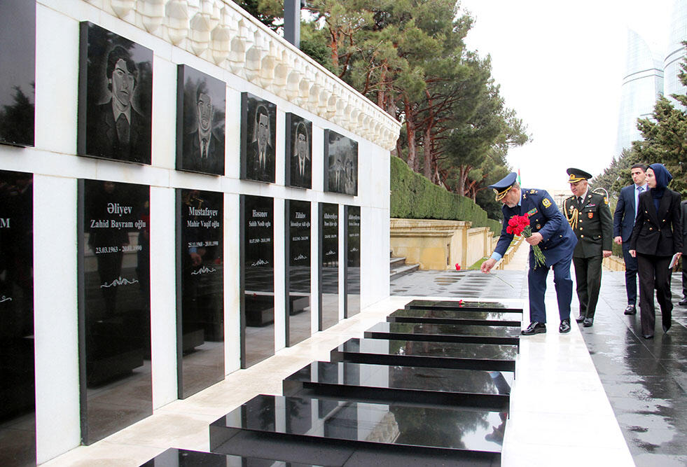 Закир Гасанов обсудил с иранским коллегой ключевые вопросы военного сотрудничества