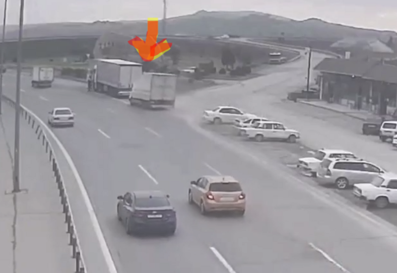 ДТП с участием двух грузовиков на дороге Баку-Газах