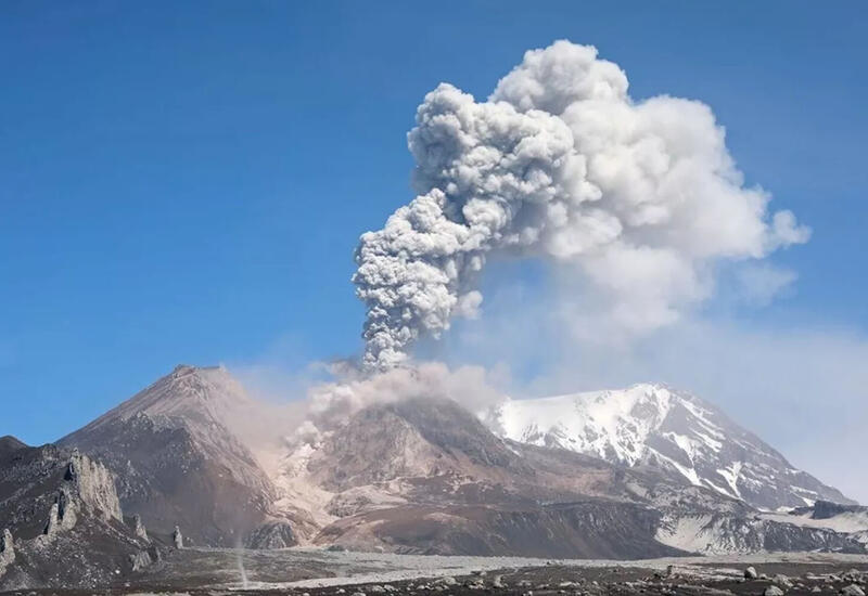 Вулкан Шивелуч на Камчатке выбросил пепел на высоту более 11 км