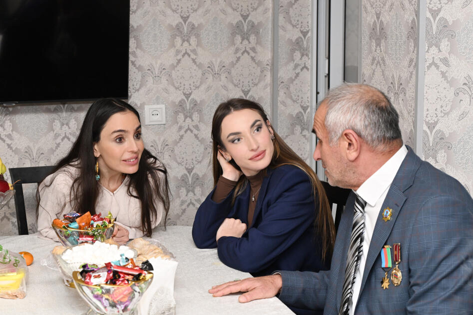 Вице-президент Фонда Гейдара Алиева Лейла Алиева и Алена Алиева посетили Гянджинский мемориальный комплекс и семью Национального героя Натигa Гасымова