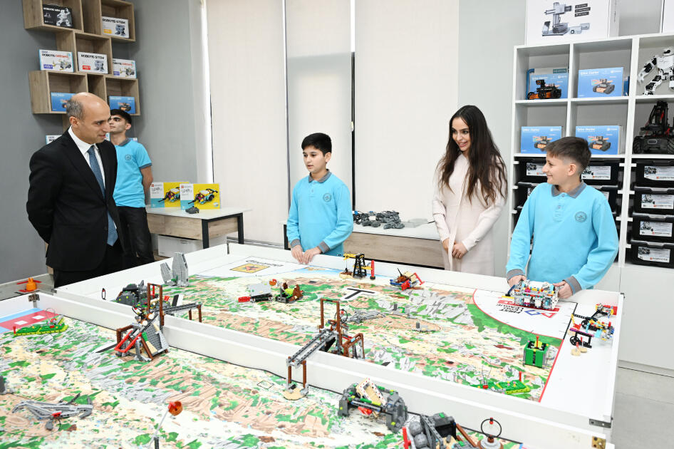 Вице-президент Фонда Гейдара Алиева Лейла Алиева и Алена Алиева побывали в центре STEAM и полной средней школе номер 37 в Гяндже