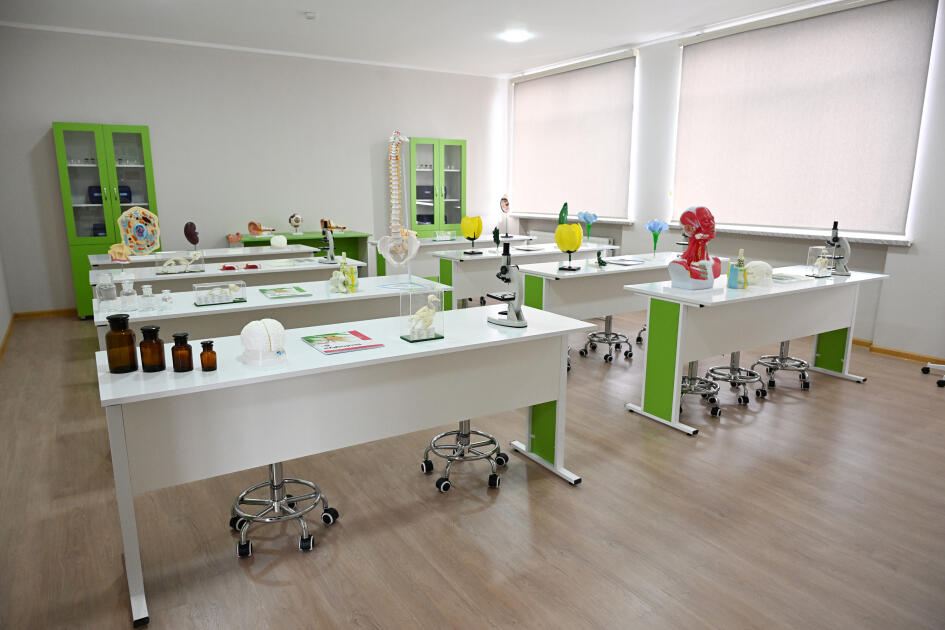 Вице-президент Фонда Гейдара Алиева Лейла Алиева и Алена Алиева побывали в центре STEAM и полной средней школе номер 37 в Гяндже