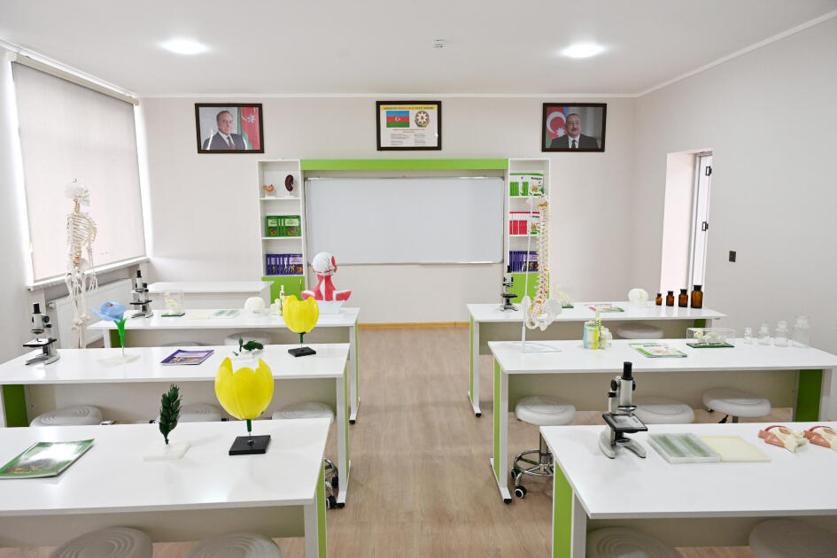 Вице-президент Фонда Гейдара Алиева Лейла Алиева и Алена Алиева побывали в центре STEAM и полной средней школе номер 37 в Гяндже