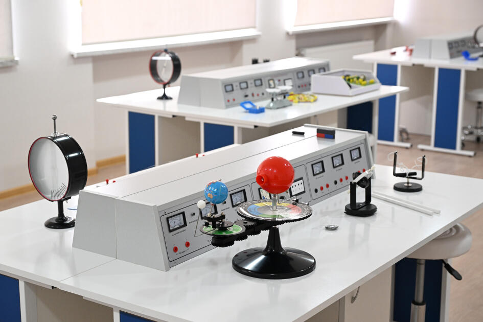 Вице-президент Фонда Гейдара Алиева Лейла Алиева и Алена Алиева побывали в центре STEAM и полной средней школе номер 37 в Гяндже