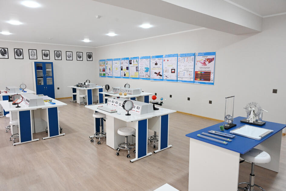 Вице-президент Фонда Гейдара Алиева Лейла Алиева и Алена Алиева побывали в центре STEAM и полной средней школе номер 37 в Гяндже