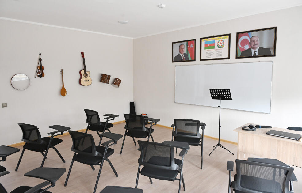 Вице-президент Фонда Гейдара Алиева Лейла Алиева и Алена Алиева побывали в центре STEAM и полной средней школе номер 37 в Гяндже