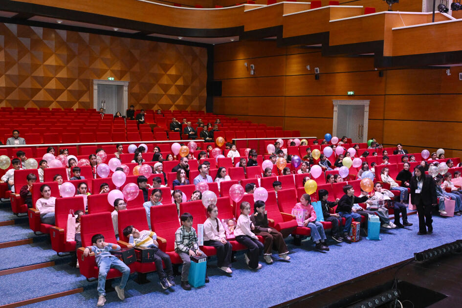 Вице-президент Фонда Гейдара Алиева Лейла Алиева и Алена Алиева побывали в Гянджинском государственном драматическом театре на премьере анимационного сериала «Иси и Пити»