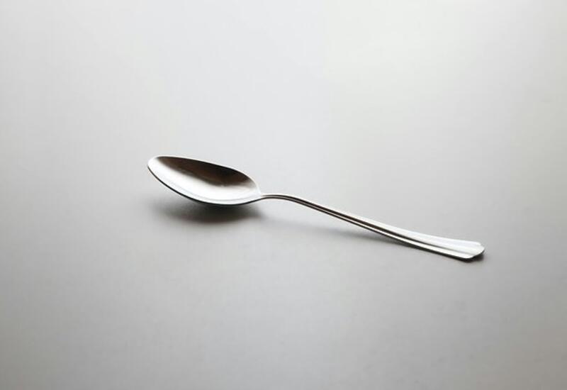 Девушка случайно проглотила 17-сантиметровую ложку и описала ощущения