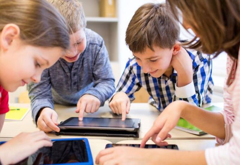 Родители должны контролировать, какой контент дети смотрят в телефоне