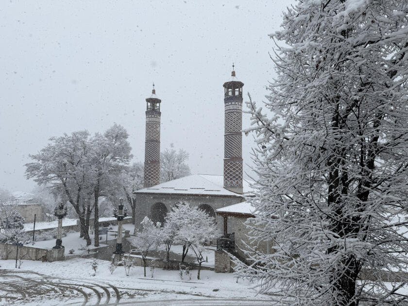 Шуша укутана белым покрывалом