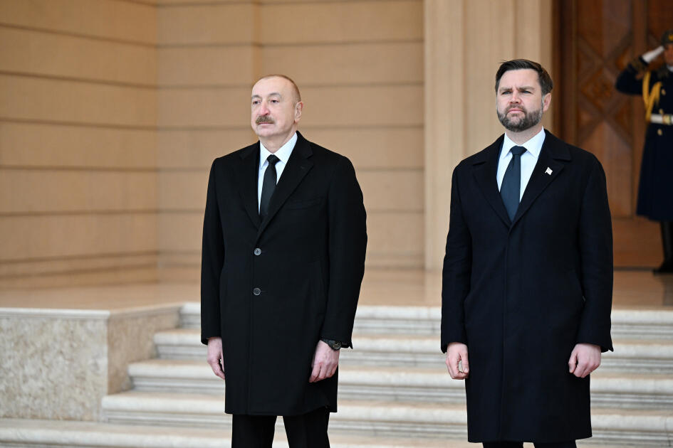 В Баку состоялась церемония официальной встречи Джеймса Дэвида Вэнса