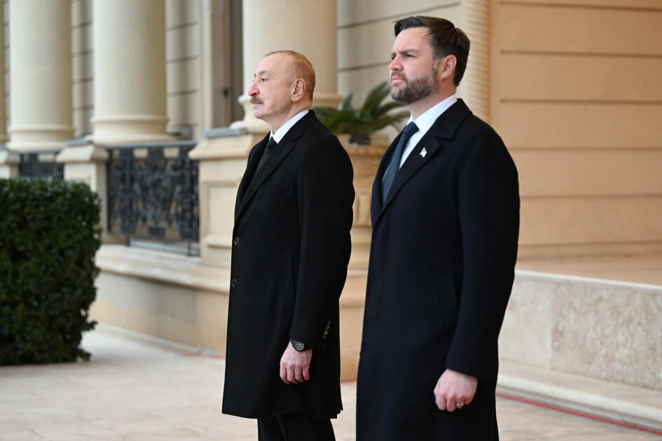 В Баку состоялась церемония официальной встречи Джеймса Дэвида Вэнса