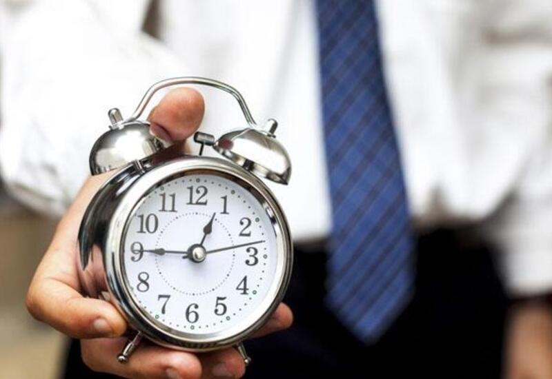 В Баку могут изменить рабочие часы?