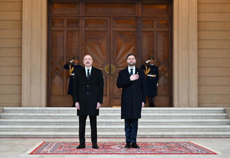 В Баку состоялась церемония официальной встречи Джеймса Дэвида Вэнса