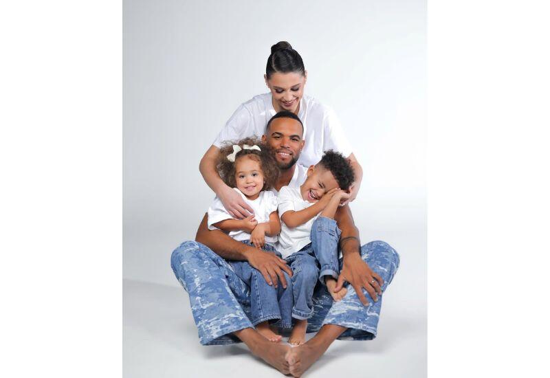 Нигяр Альфонсо показала кадры из семейной фотосессии