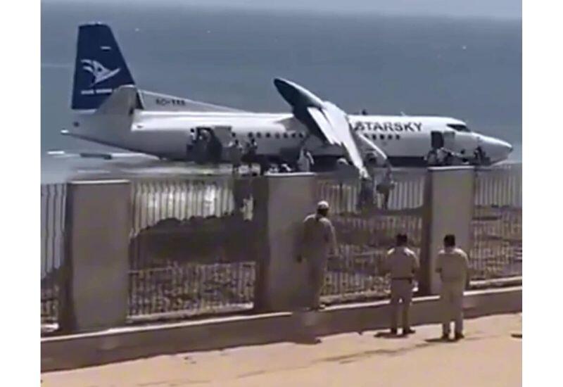 Самолет аварийно сел в Индийском океане после потери крыла