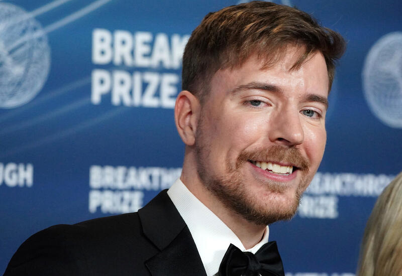 Самый популярный в мире блогер MrBeast купил себе банк