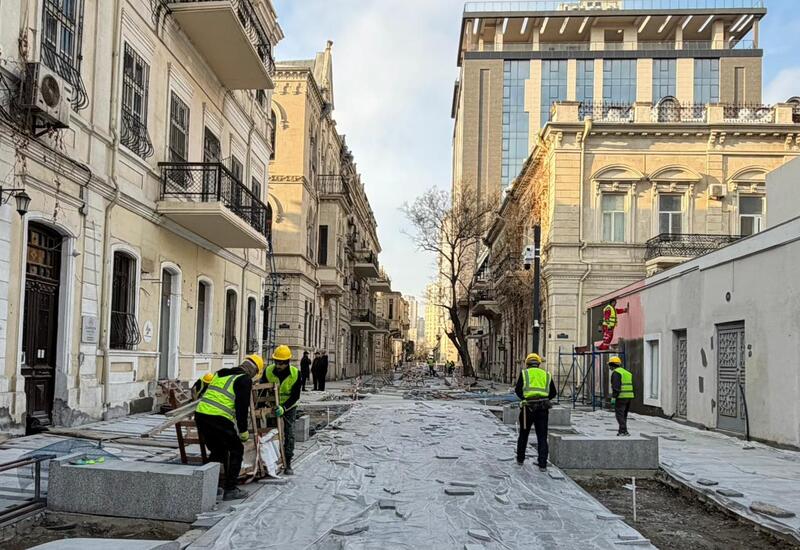 Одна из самых оживленных улиц Баку меняет облик