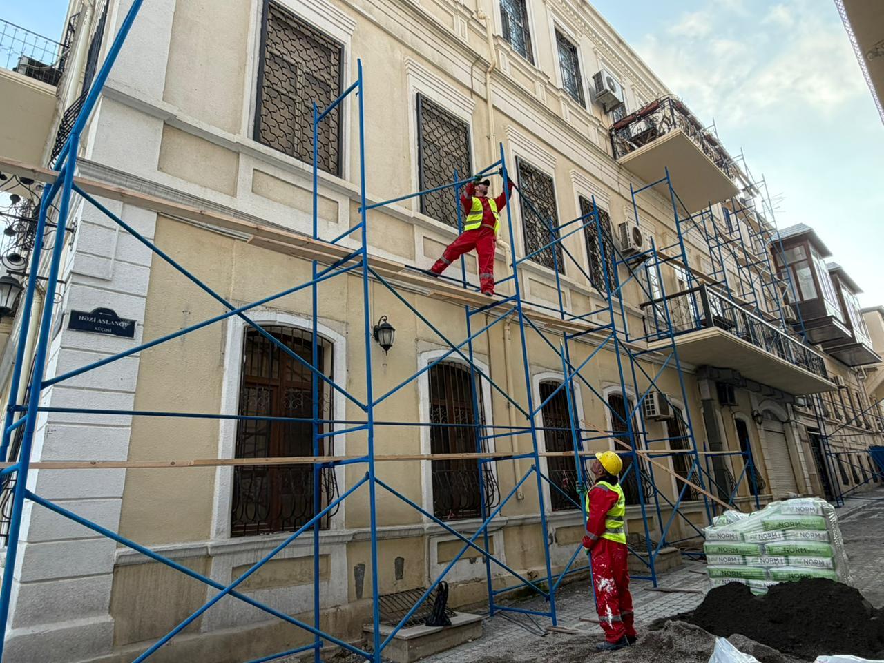 Bakının bu küçəsində abadlıq işləri tamamlanır