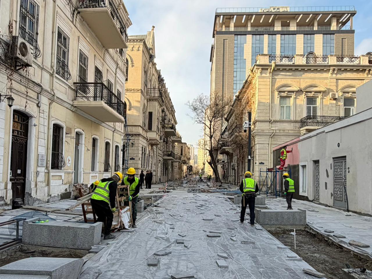 Bakının bu küçəsində abadlıq işləri tamamlanır