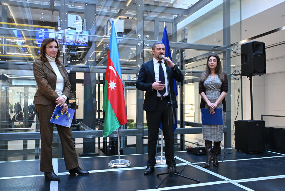 В Баку состоялось открытие фотовыставки «Площади Европы»