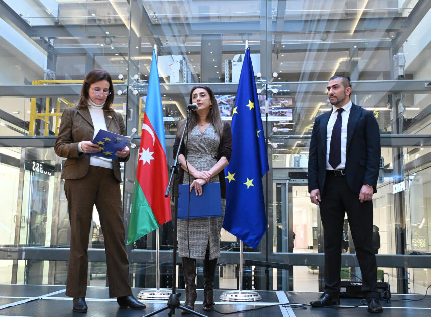 В Баку состоялось открытие фотовыставки «Площади Европы»