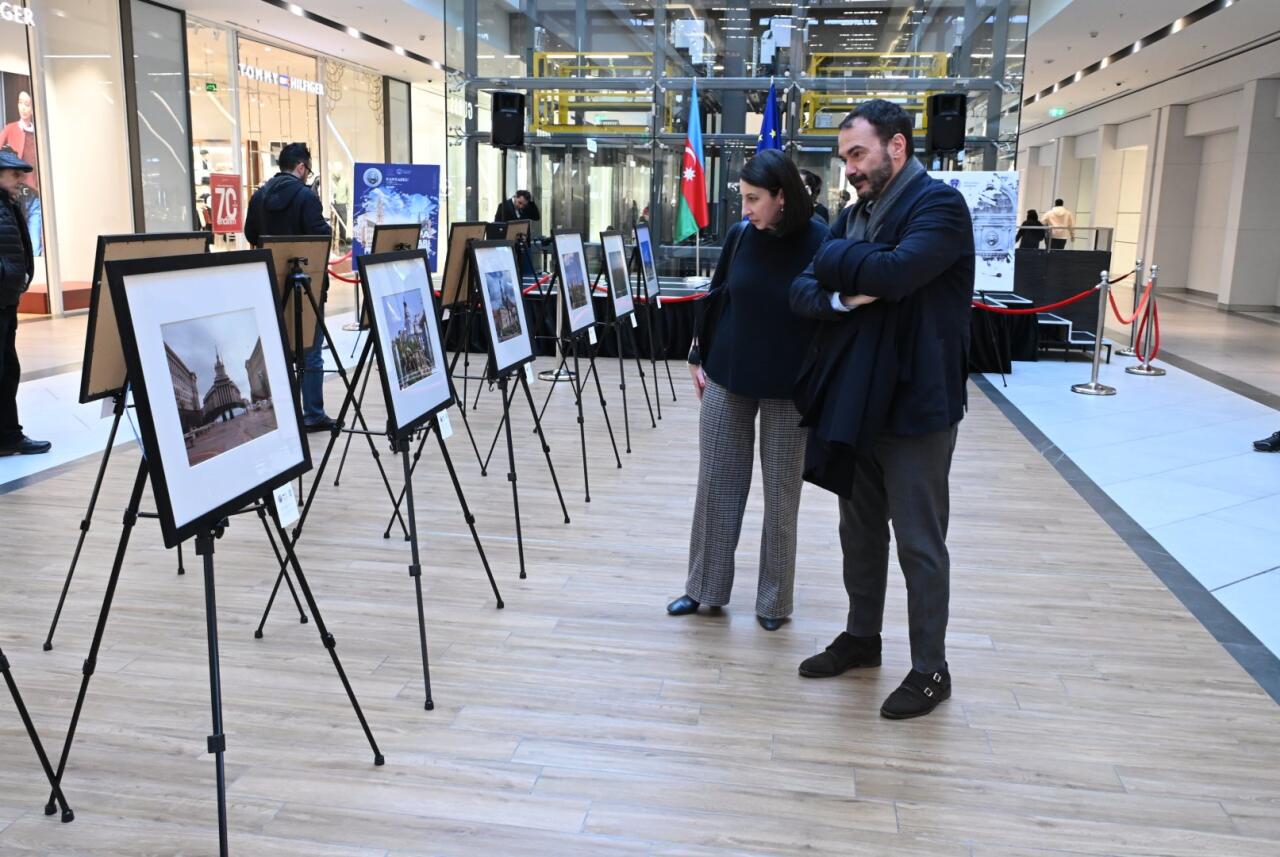 В Баку показали "Площади Европы"