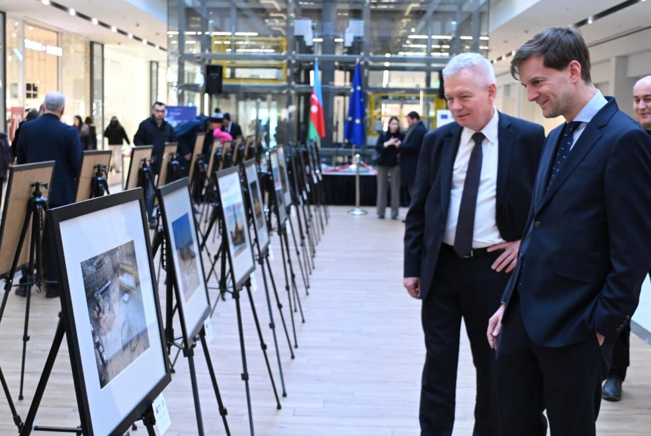 В Баку показали "Площади Европы"