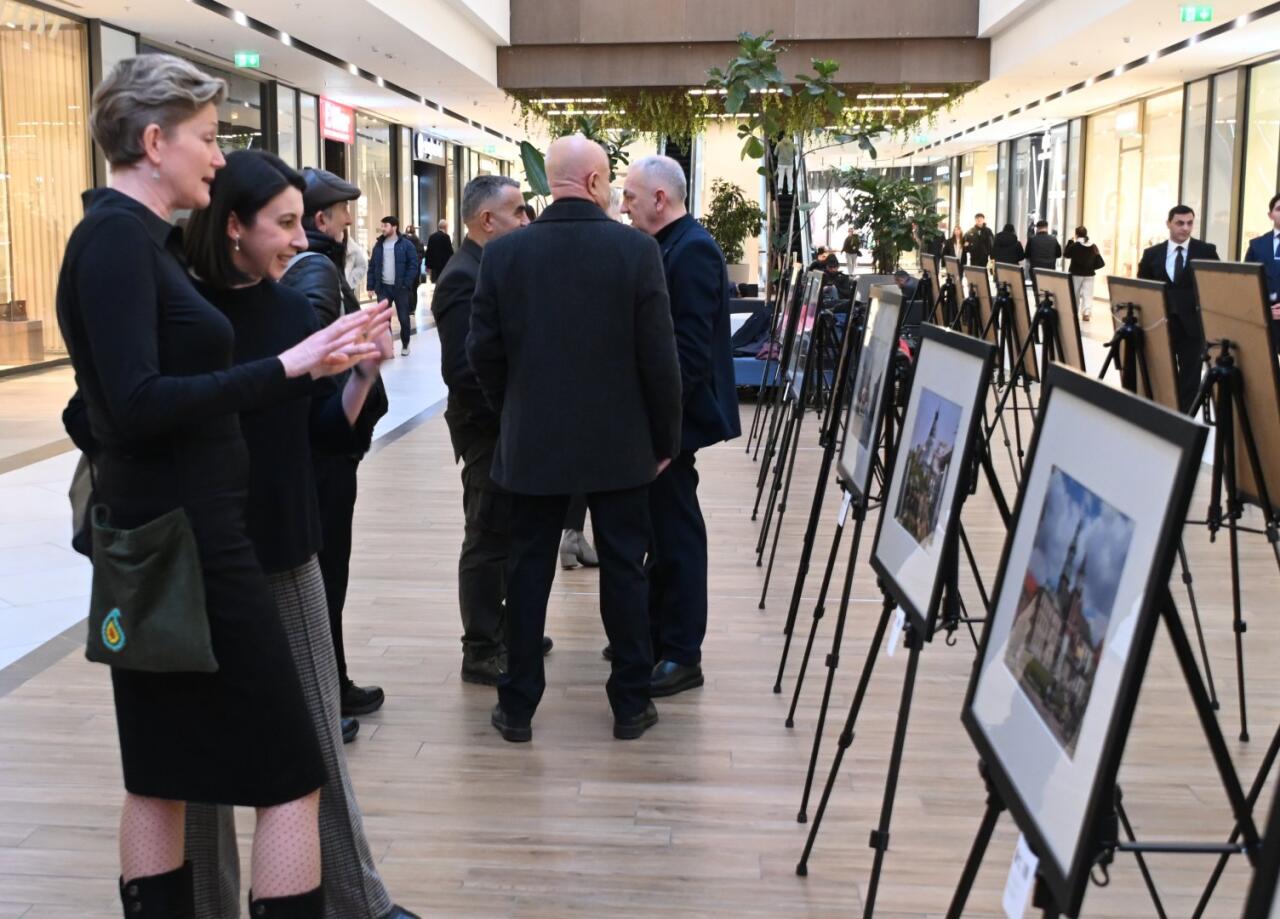 В Баку показали "Площади Европы"