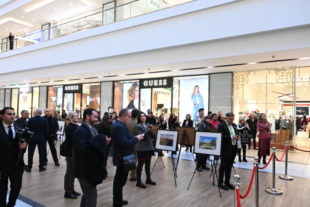 В Баку показали "Площади Европы"