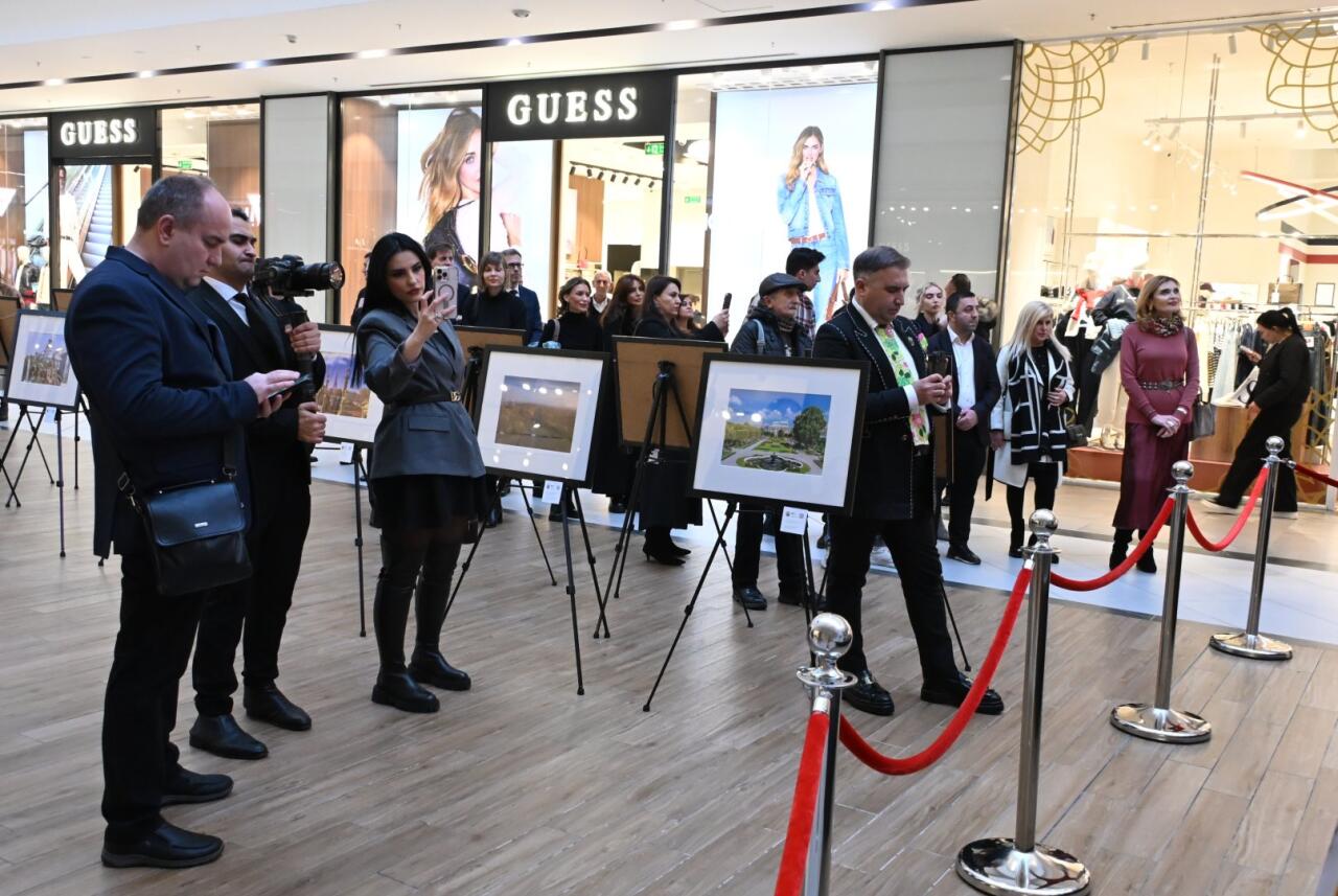 В Баку показали "Площади Европы"