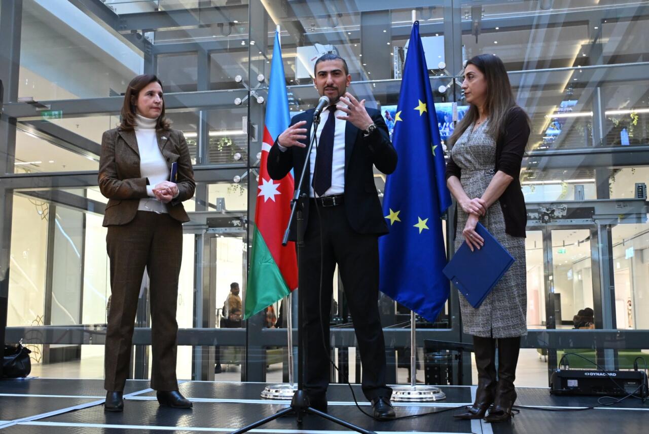 В Баку показали "Площади Европы"