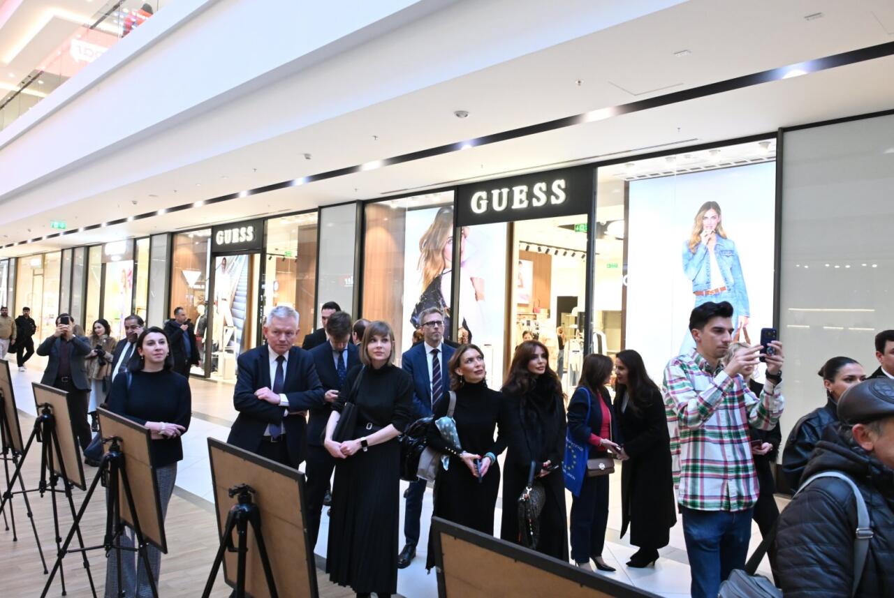 В Баку показали "Площади Европы"