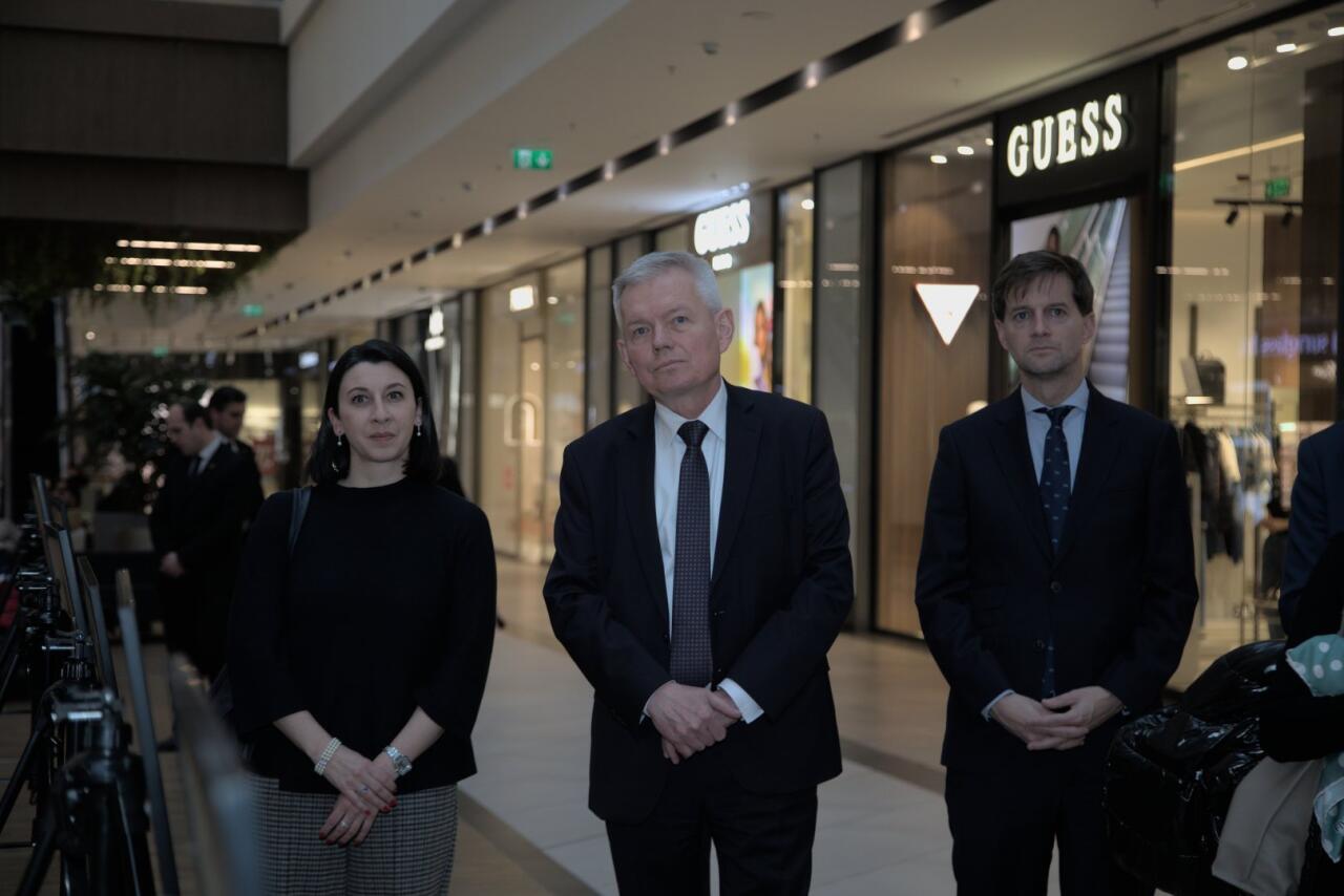 В Баку показали "Площади Европы"