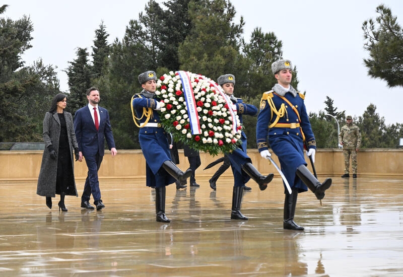 Джэй Ди Вэнс и его супруга посетили Аллею Шехидов