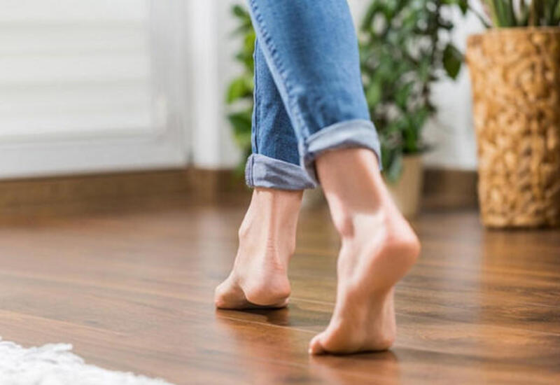 Evdə ayaqyalın gəzənlərdə bu xəstəlik olur