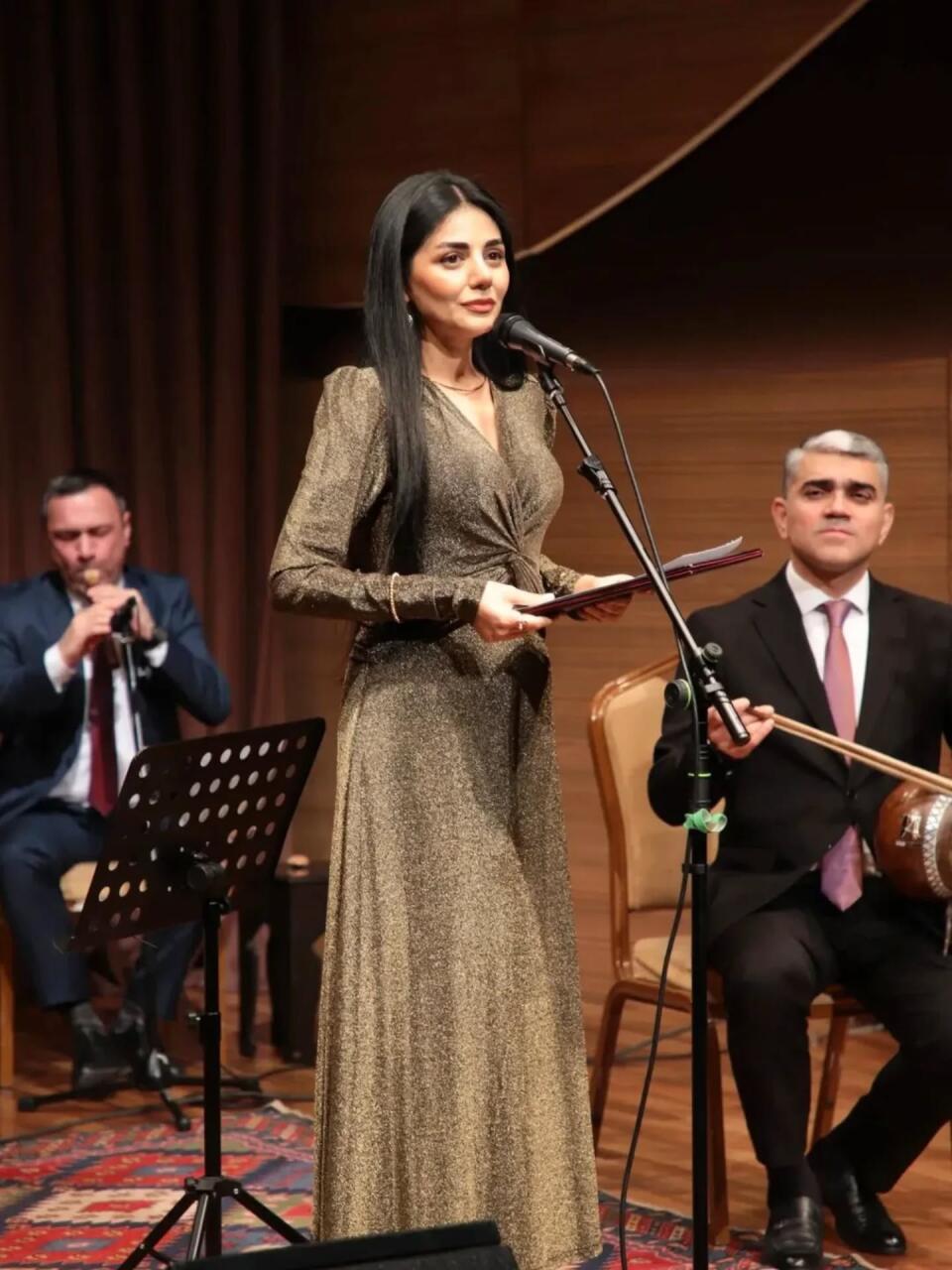 В Баку прошел литературно-художественный вечер в честь узбекского поэта и мыслителя Алишера Навои