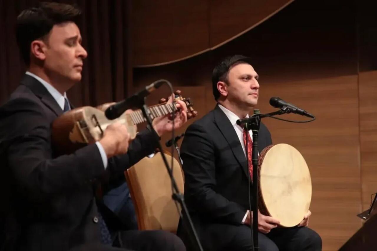 В Баку прошел литературно-художественный вечер в честь узбекского поэта и мыслителя Алишера Навои