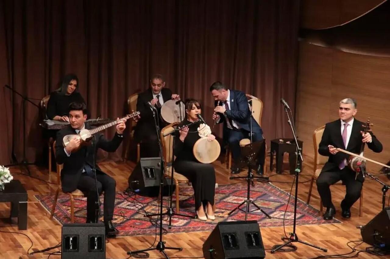 В Баку прошел литературно-художественный вечер в честь узбекского поэта и мыслителя Алишера Навои